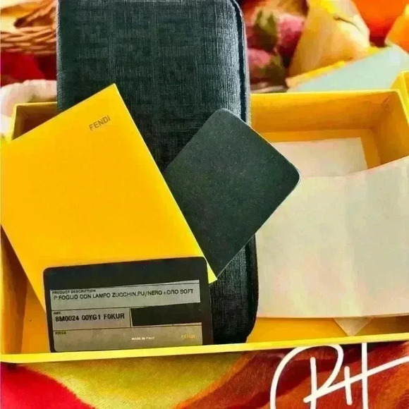FENDI FF Zucchino Coated Canvas Zip Around Wallet Black Signature with gold zip - Picture 1 of 12